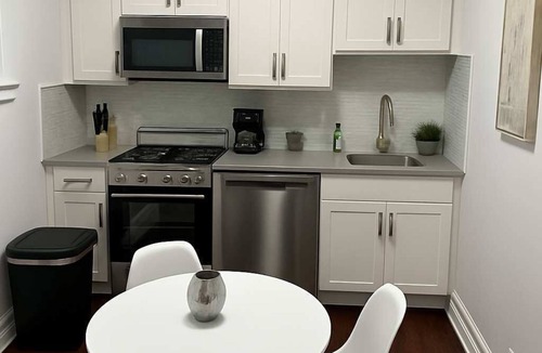 Boystown Apartment | Modern 2BR with Reliable Wi-Fi