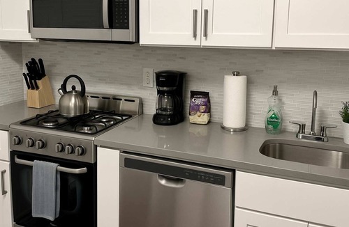 Boystown Apartment | Modern 2BR with Reliable Wi-Fi