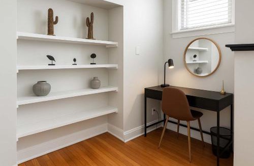 Boystown Apartment | Modern 2BR with Reliable Wi-Fi - Roscoe 30