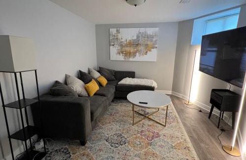 Bronzeville Apartment | Modern 3 Bedroom Close to Downtown Chicago
