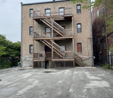 Bronzeville Apartment | Modern 3 Bedroom Close to Downtown Chicago