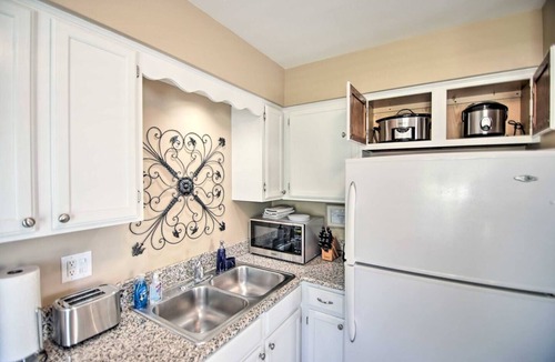 Gurnee House | Modern 3Bd Townhome Near Beach & Base
