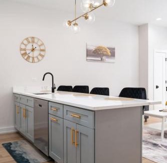 Bronzeville Apartment | Modern 3BR Stay Near DT CHI