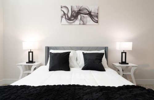 Bronzeville Apartment | Modern 3BR Stay Near DT CHI