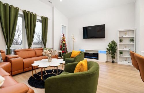 Bronzeville Apartment | Modern 3BR Stay Near DT CHI