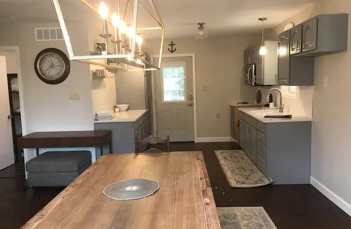 Grafton House | Modern 4 Bedroom 2 Bath Sleeps 10 Newly Renovated Whole House Rental