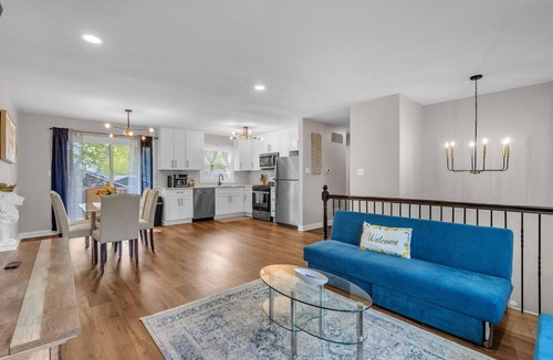 Lake in the Hills House | Modern 4BD Home in Lake Hills Pet friendly