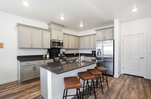 Eagle House | Modern 4BR Home in Eagle | Sleeps 11 | Pool, Park, Near Boise
