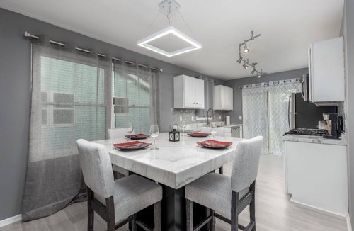 Ottawa Villa | Modern and Cozy Home with Fireplace