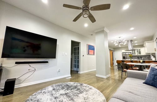 Edgewater Apartment | Modern Apartment on Quiet Street in Andersonville