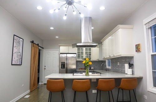 Edgewater Apartment | Modern Apartment on Quiet Street in Andersonville