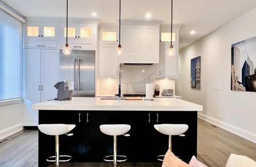 River North Apartment | Modern Apartment with Private Rooftop Patio & Free Parking in Downtown Chicago