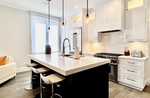 River North Apartment | Modern Apartment with Private Rooftop Patio & Free Parking in Downtown Chicago