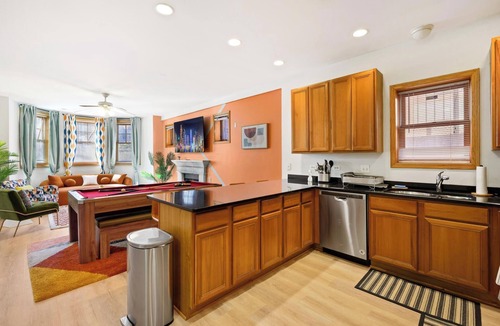 Wicker Park Apartment | Modern Apt, Billiards, 1 Private Patio,1 Parking