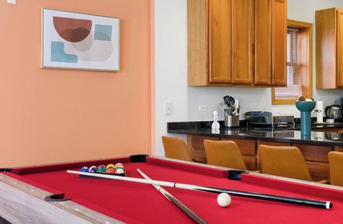 Wicker Park Apartment | Modern Apt, Billiards, 1 Private Patio,1 Parking
