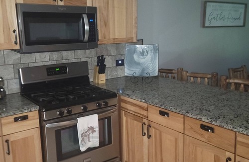Oglesby Villa | Modern Comfort Meets Natural Beauty: Your Perfect Getaway Near Starved Rock!