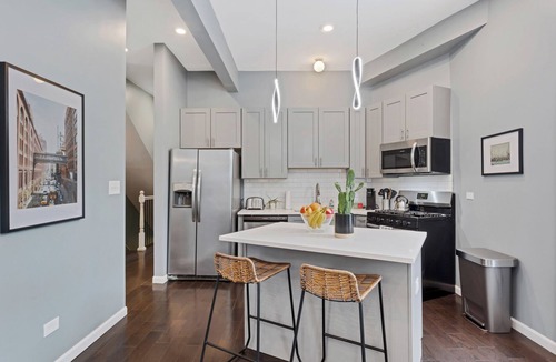 Near West Side House | Modern Condo Oasis in the Heart of Chicago