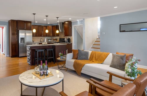 Darien House | Modern Cozy Getaway + Sauna