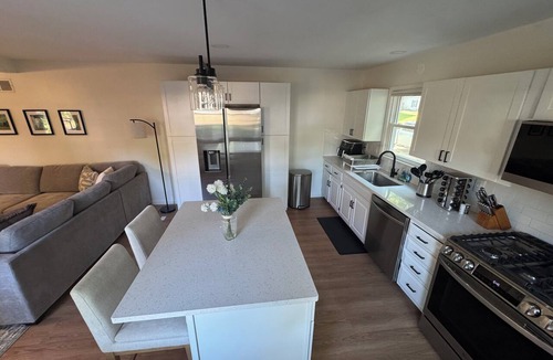 Grandview House | Modern Design - Lux 4 Bdrm Sleeps 12