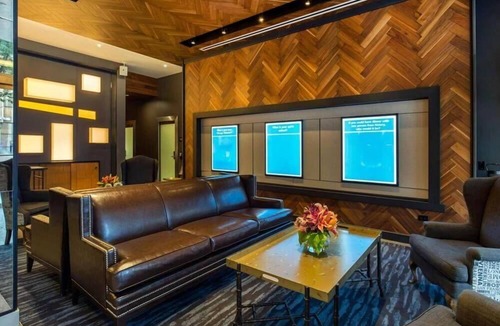 Streeterville Hotel | Modern Digs Steps from Mag Mile Shops/Dining with 24-hour Gym