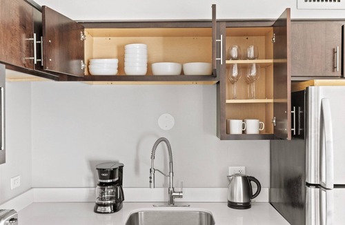Edgewater Beach Apartment | Modern Edgewater 1BR w/Gym, Deck & Lounge, 5 blocks to L, by Blueground