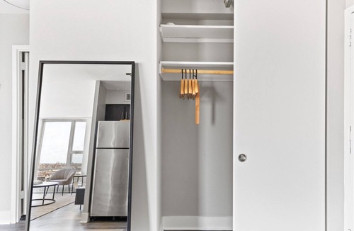 Edgewater Beach Apartment | Modern Edgewater 1BR w/Gym, Deck & Lounge, 5 blocks to L, by Blueground
