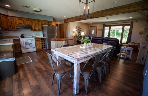 Chambersburg House | Modern Farmhouse, Central Pike Co. IL, Scenic views, Spacious gathering room