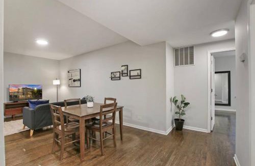 Chicago Apartment | Modern & Furnished 2BR Apt with In-unit Laundry - Sunnyside 2E