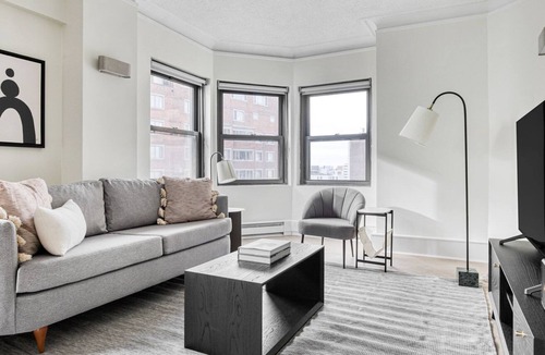 Gold Coast Apartment | Modern Gold Coast 2BR w/ Doorman & Gym, 2 blocks to L, by Blueground