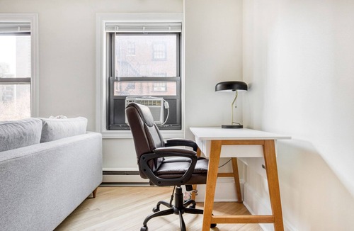 Gold Coast Apartment | Modern Gold Coast Studio w/Doorman & Gym, 2 blocks to L, by Blueground