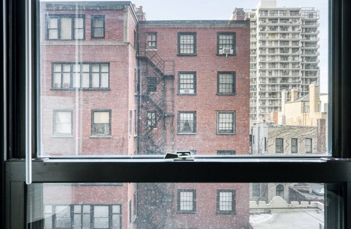 Gold Coast Apartment | Modern Gold Coast Studio w/Doorman & Gym, 2 blocks to L, by Blueground