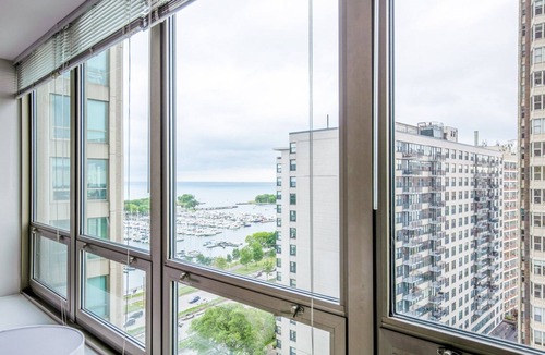 Lake View East Apartment | Modern Lakeview 1BR w/Gym, Pool, 1 block to Lincoln Park, by Blueground