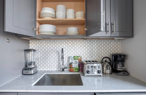Lake View East Apartment | Modern Lakeview 2BR w/Roftop & Gym, nr Trail & Park, by Blueground