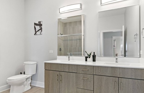 Warrenville Condo | Modern Living 1BR in Warrenville