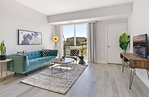 Warrenville Condo | Modern Living 1BR in Warrenville
