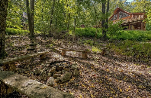 McHenry Cabin | Modern Log Cabin: Pet Friendly + Hot Tub