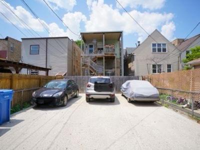 Logan Square Apartment | Modern Logan Square 1 bedroom Flat