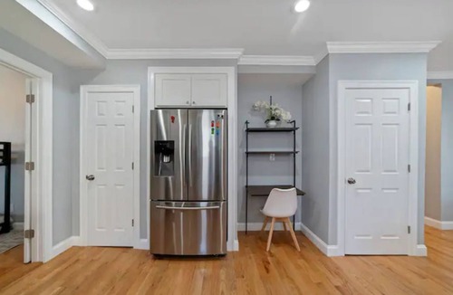 Roxbury Apartment | Modern/Luxury | Steps from Zoo & Golf Course