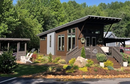 Upward House | Modern Mountain Tiny Home
