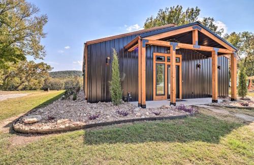 Lone Rock House | Modern Norfork House w/Patio on White River!