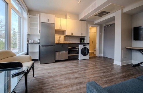 Vanier North Apartment | Modern Open-Concept Studio/Minutes to DT Ottawa