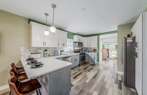 Ottawa House | Modern pet friendly house near Starved Rock! Fully fanced yard!