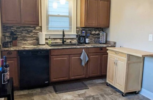 Moline House | Modern Quiet 1BR Fenced Yard + Office DT Moline