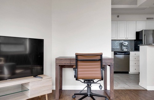 Rush and Division Apartment | Modern River North 1BR w/Gym + W/D near Mag Mile by Blueground