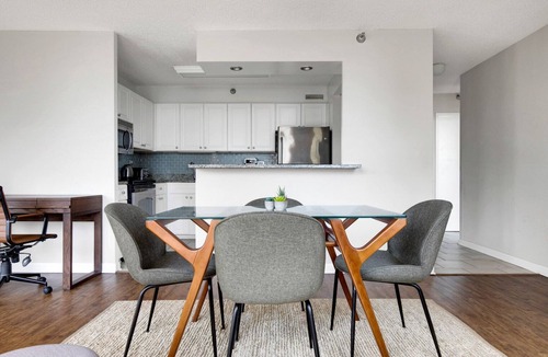 Rush and Division Apartment | Modern River North 1BR w/Gym + W/D near Mag Mile by Blueground