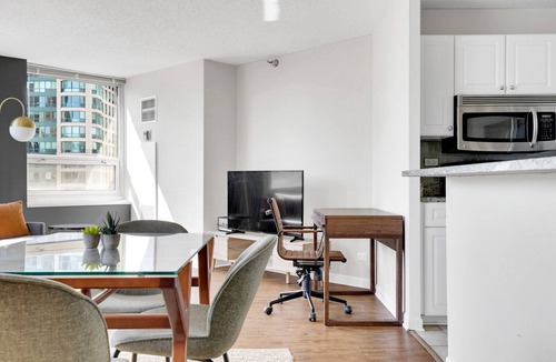 Rush and Division Apartment | Modern River North 1BR w/Gym + W/D near Mag Mile by Blueground