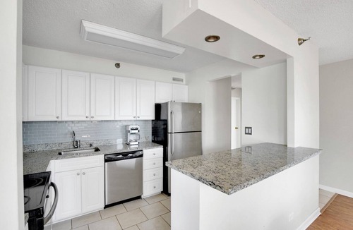 Rush and Division Apartment | Modern River North 1BR w/Gym + W/D near Mag Mile by Blueground