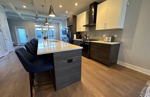 Lower West Side House | Modern SFH Near McCormick Place & Soldier Field
