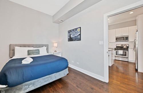 Heart of Chicago Apartment | Modern, Spacious 3br Apt Minutes To Downtown!