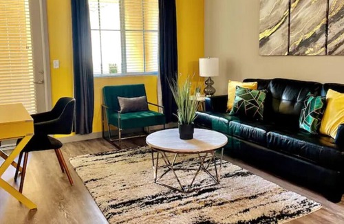 Camarillo Apartment | Modern ste w/♛King Bd, WIFI+YT TV, 15min ➼Oxnard